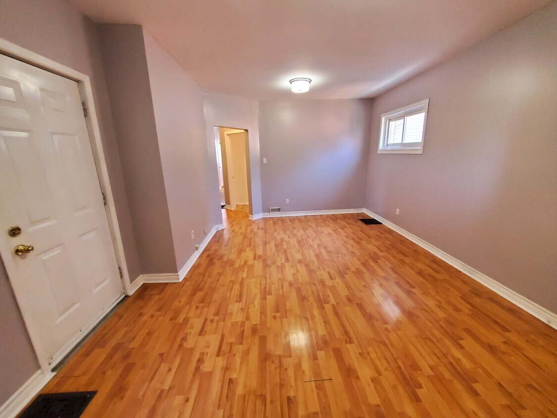 67 Adeline St Unit 1, Ottawa, ON K1S 3L2 Apartment for Rent in Ottawa