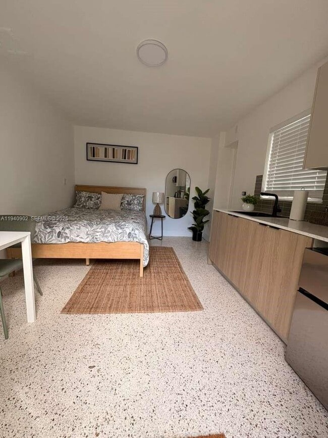 Building Photo - 2442 SW 3rd St