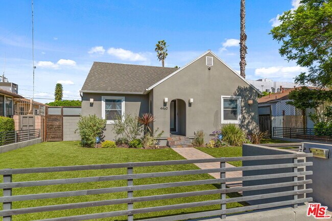 Foto del edificio - 4460 Stansbury Ave