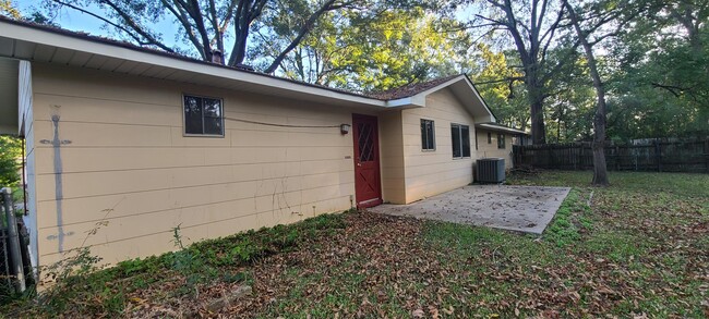 Building Photo - 1501 Sheffield Dr