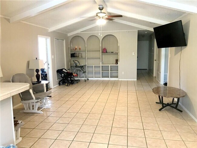 Foto del edificio - 5 Bedroom 3 Full Baths on the Southside