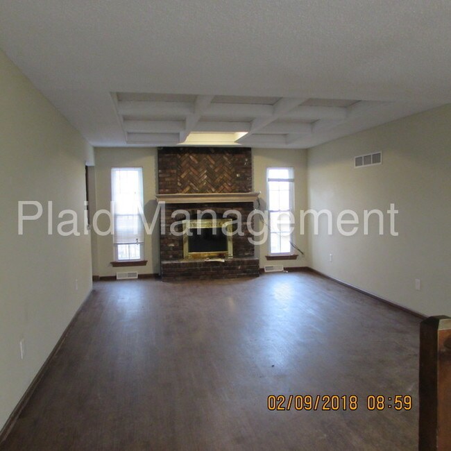 Grain Valley Rental. Large Floor Plan