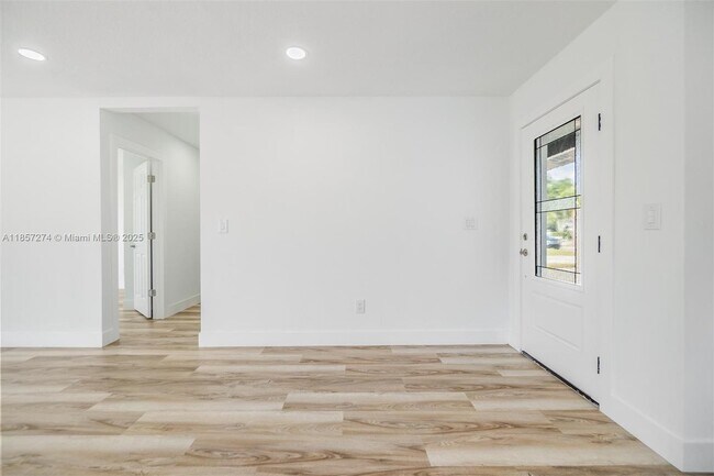 Building Photo - 8705 Tahiti Ln