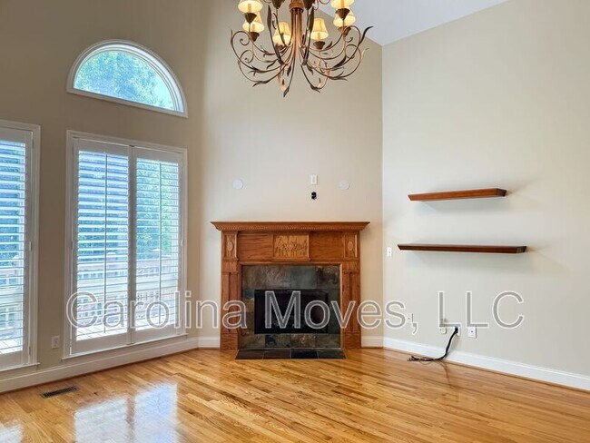 Building Photo - 745 Charleston Pl