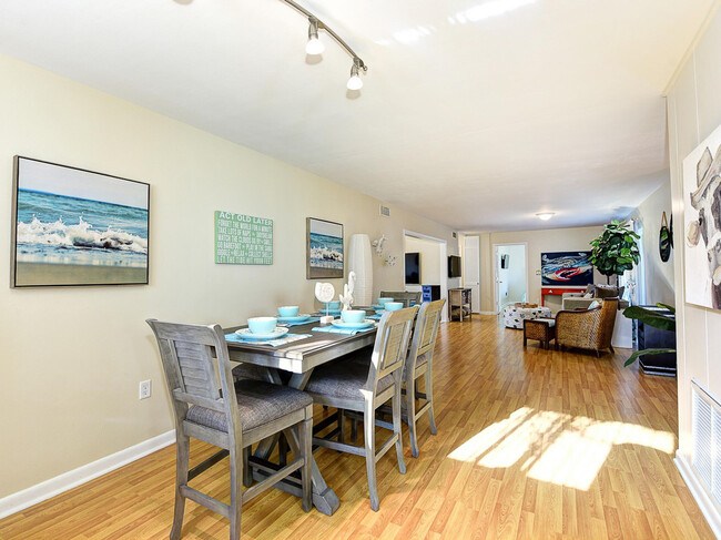 Building Photo - 1630 Thumb Point Dr