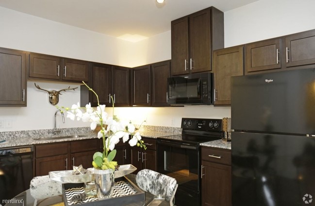 Building Photo - 14301 I-35