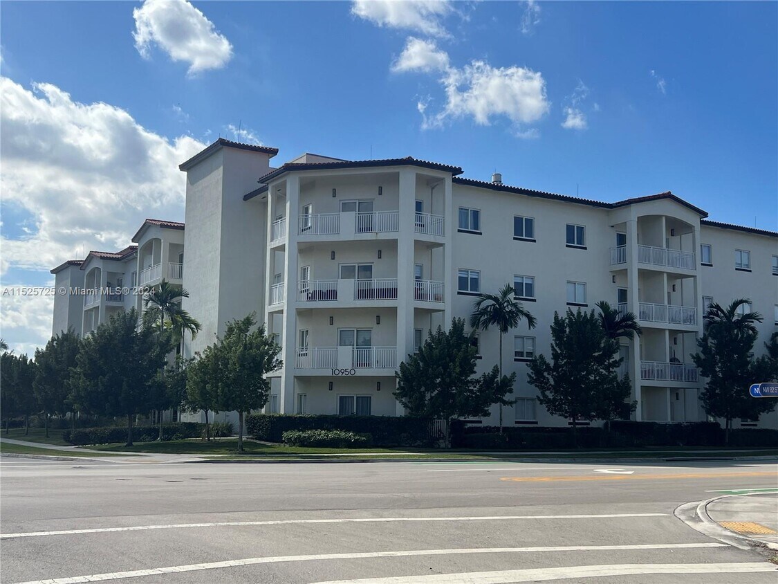 Primary Photo - 10950 NW 82nd St