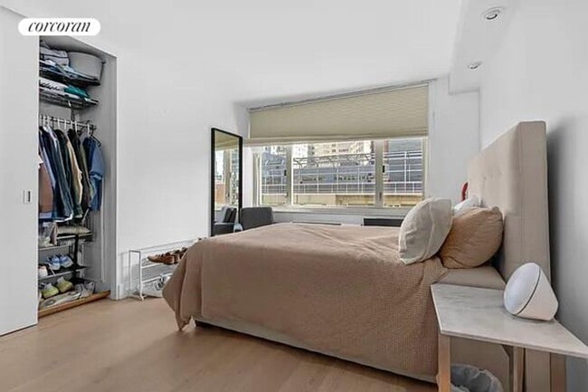 Building Photo - 130 W 67th St