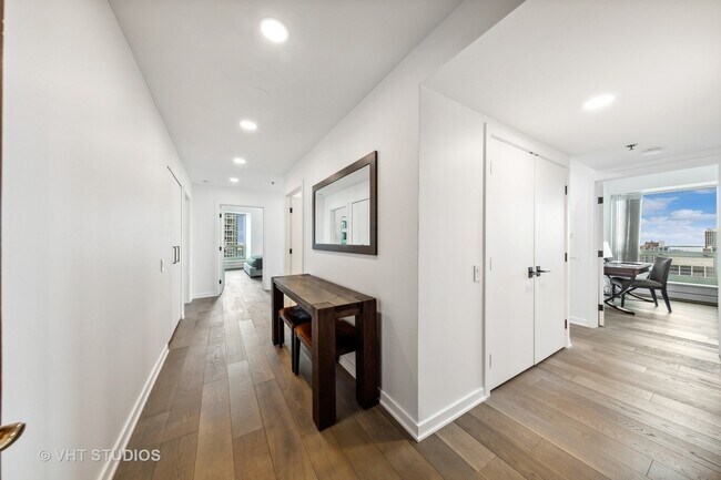 Building Photo - 57 E Delaware Pl