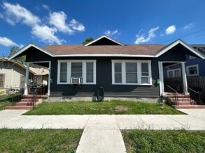 Building Photo - 1411 W Magnolia Ave
