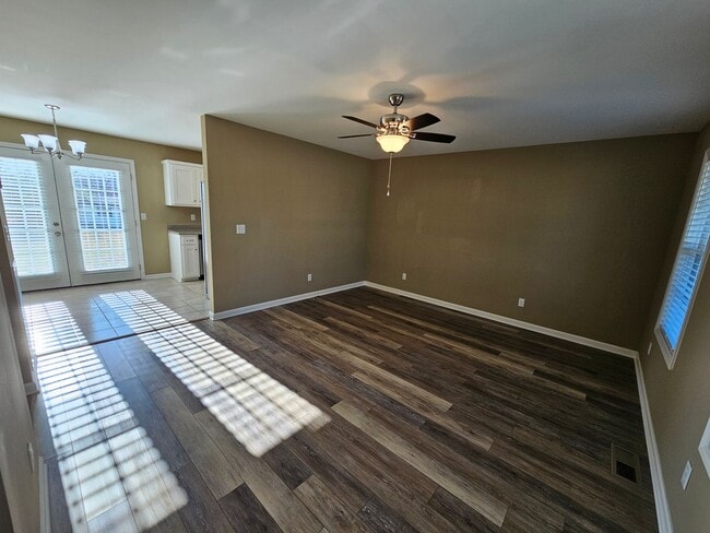Building Photo - Beautiful Shelbyville Home in Cozy, Conven...