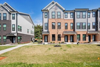 Building Photo - 628 Sadie Cir