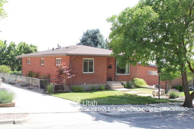 Building Photo - 2530 E Blaine Ave