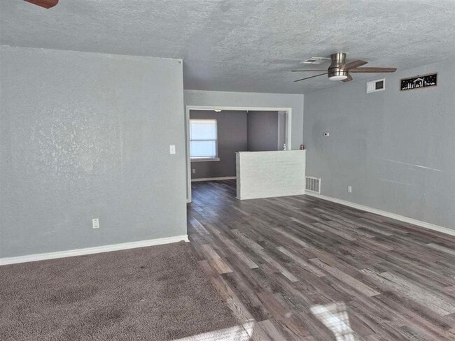 Foto del edificio - 2209 NW Smith Ave