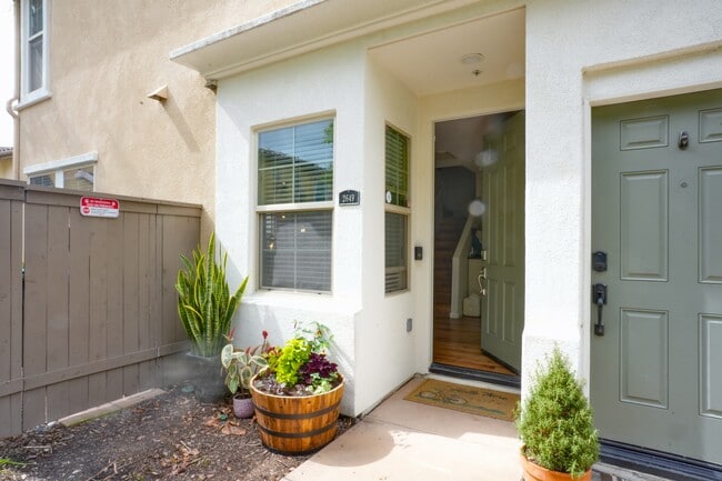 Building Photo - 2649 Bellezza Dr