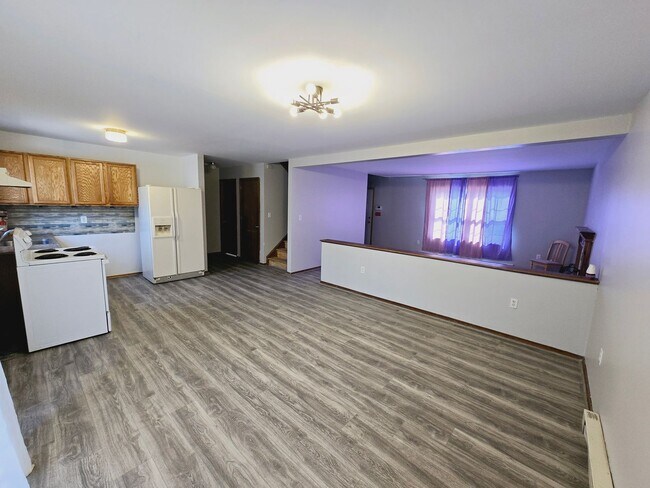 Building Photo - 3BR/1.5BA Cape Cod in an Amenity Filled Co...
