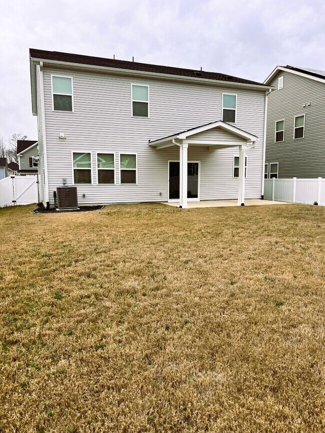 Foto del edificio - 146 Willow Grove Ln
