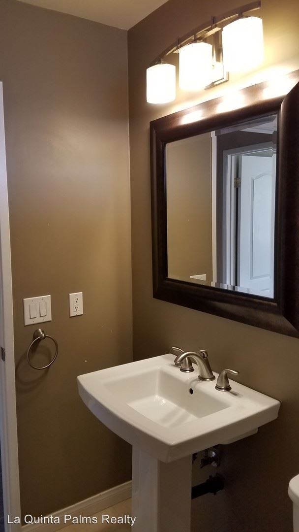 Building Photo - 53760 Avenida Mendoza