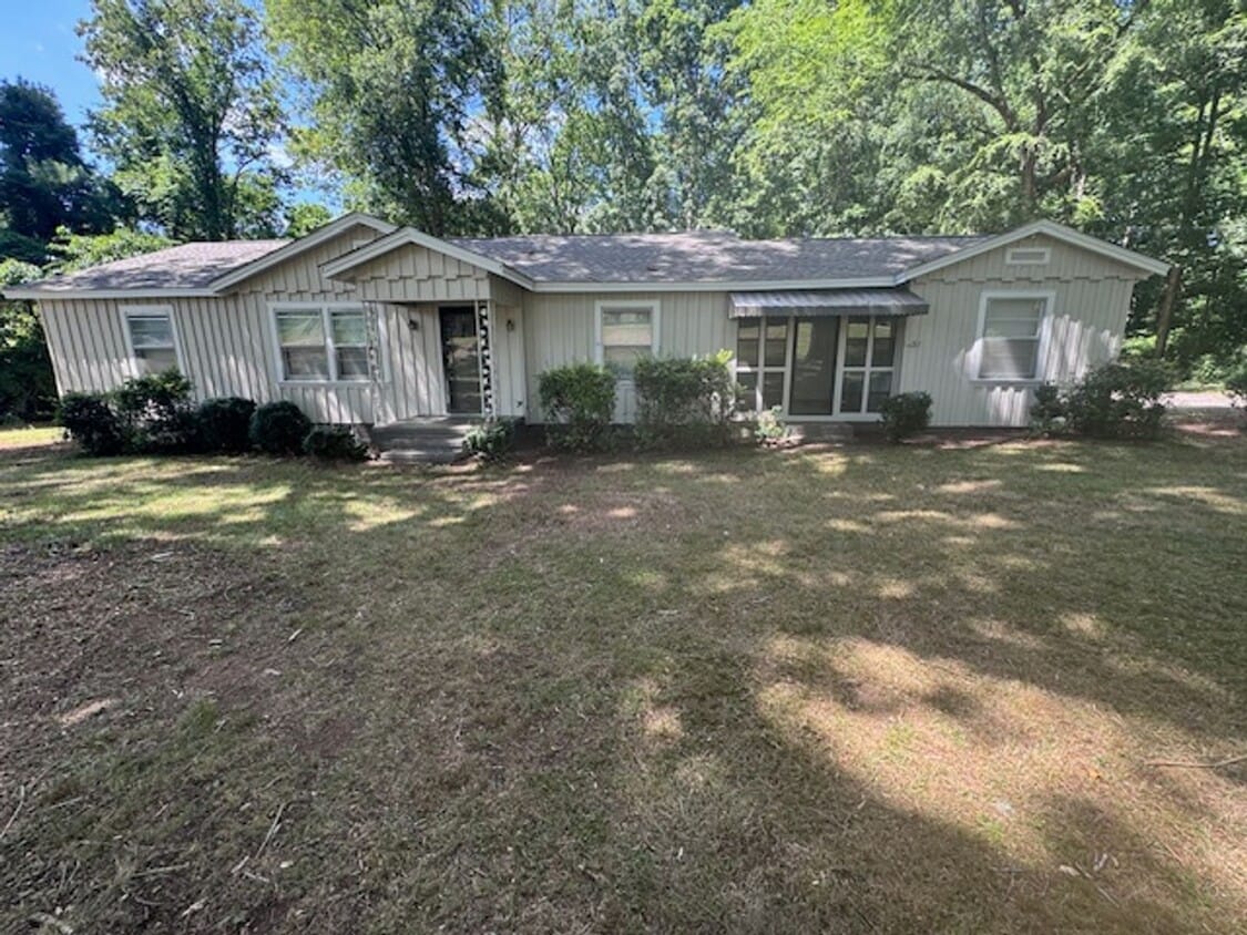 Primary Photo - 3068 Roanoke Rd