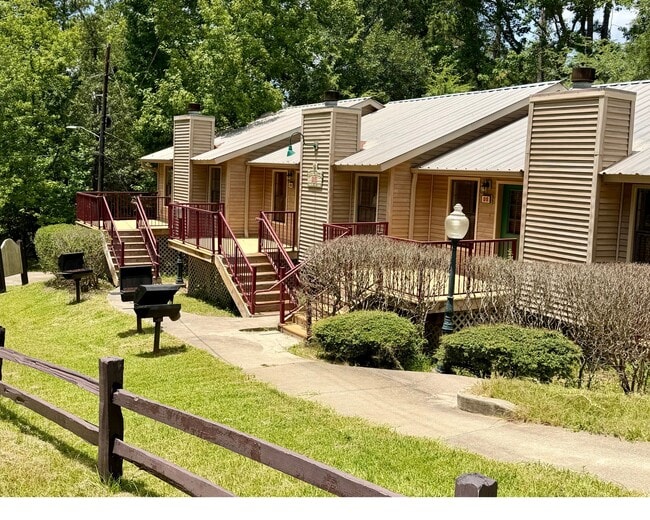 Foto del edificio - 8680 Piney Shores Dr