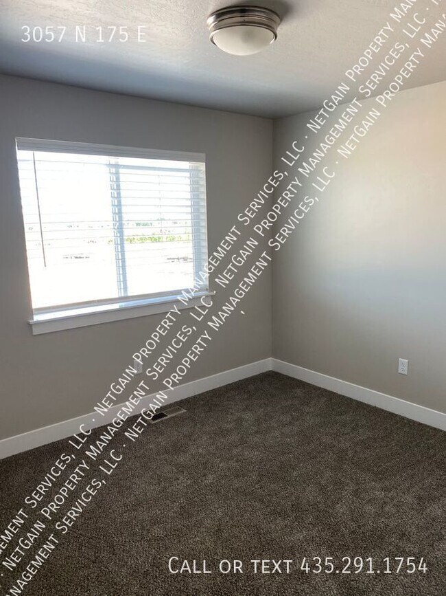 Building Photo - 3 Bedroom Cedar Bend Townhome