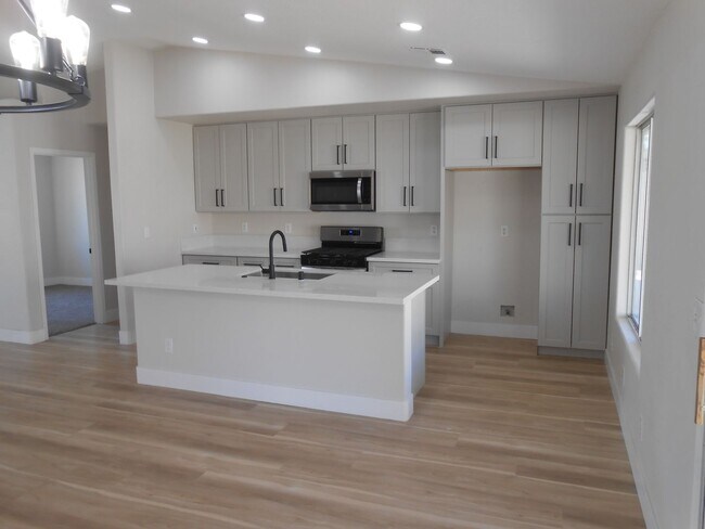 Building Photo - 571 Grape Dr