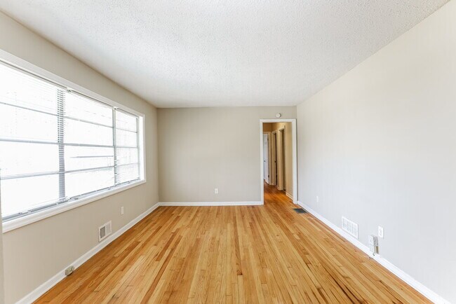 Foto del edificio - 6570 Elsie St