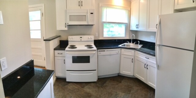 Se pueden encontrar casas tipo rancho con garajes para varios autos en todo Lincolnwood. - 24 Hobart Ln