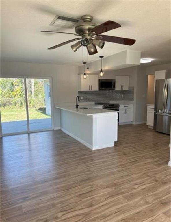 Foto del edificio - 7149 Carmel Ave