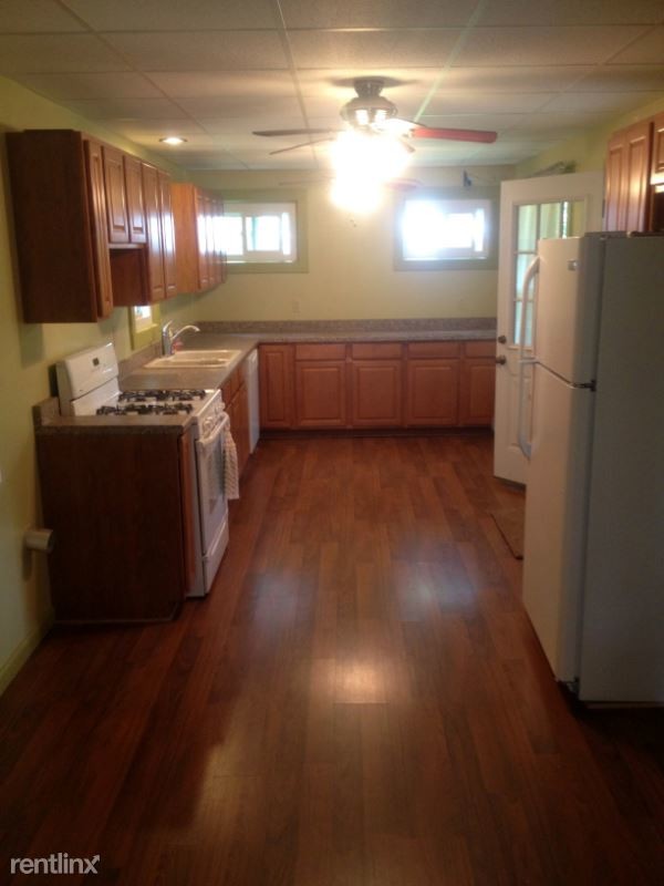 Building Photo - 3 br, 2 bath House - 104 Maple St