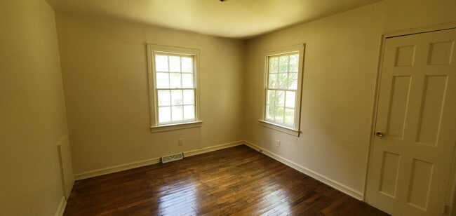 Building Photo - 3 Bedroom 1 Bathroom House