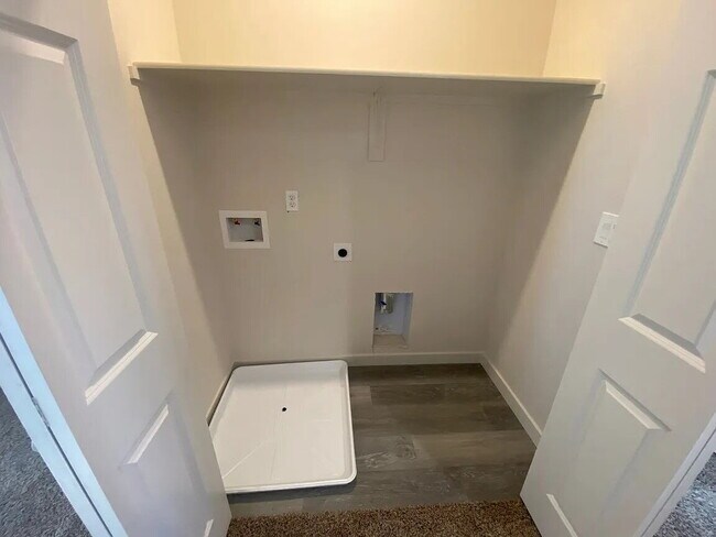 Foto del edificio - Newer 4bedroom/2.5 bathroom 1546sqft energy efficient home built in 2022 in private gated Winding...