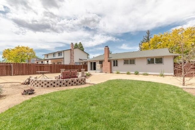 Building Photo - Beautiful Home in Sparks!