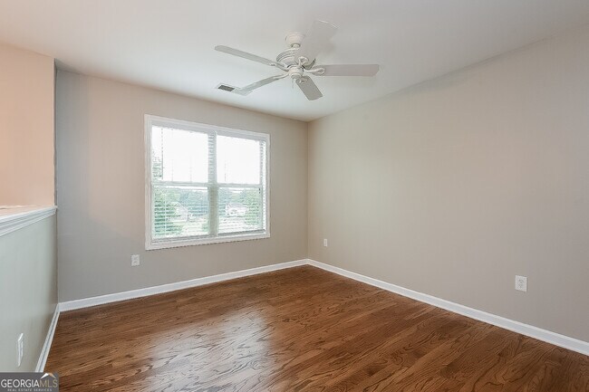 Foto del edificio - 30 Laurel Way