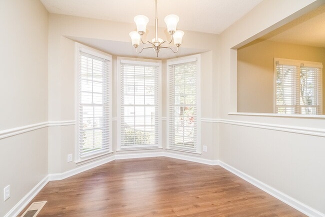 Foto del edificio - 606 Knollwood Dr