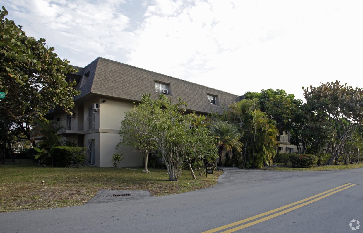 Foto del edificio - Palm Plaza Apartments