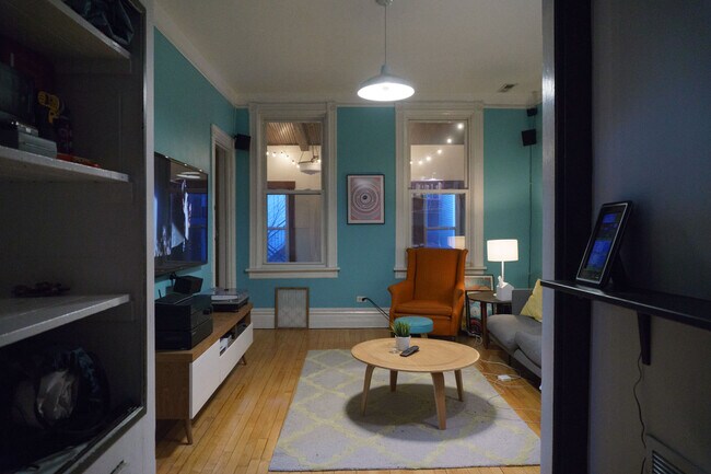 Living Room - windows look out to enclosed sunroom - 2863 W Dickens Ave