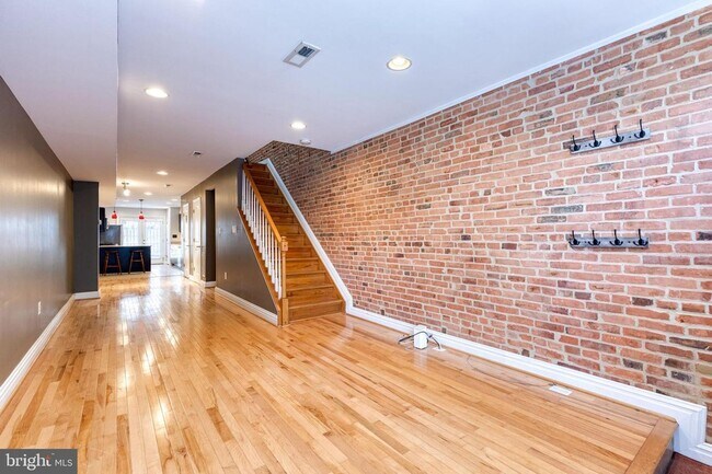 Building Photo - Live in one of the HOTTEST neighborhoods i...