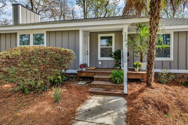 Building Photo - 2405 Bert Dr