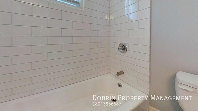 Building Photo - 2414 Lancelot Ave