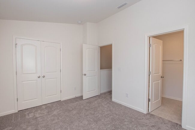 Building Photo - BEAUTIFUL 2 Bedroom Townhome in Cox Mill District - Move in Special