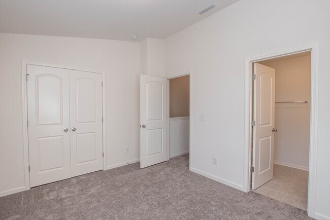 Foto del edificio - BEAUTIFUL 2 Bedroom Townhome in Cox Mill District MOVE IN SPECIAL - 1 MONTH FREE