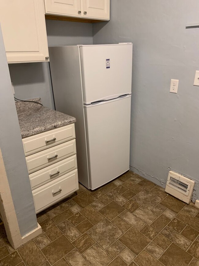 Building Photo - Tired of apartment living?  This 1 Bedroom...