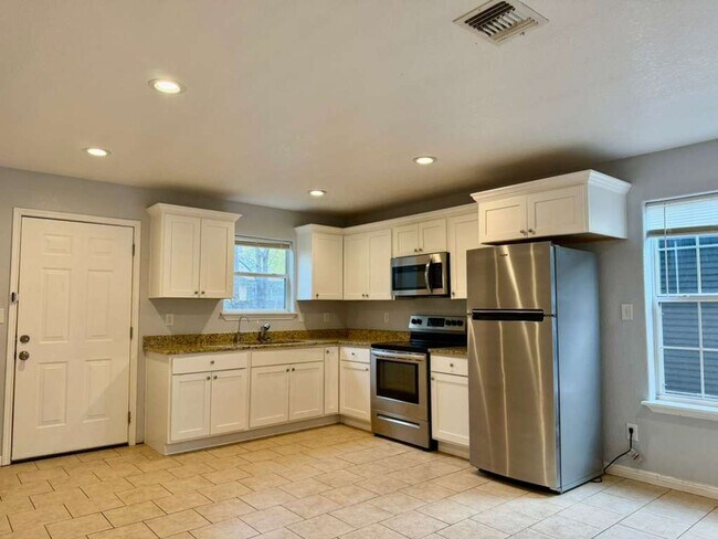 Foto del edificio - 3107 W Travis St