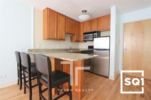 Kitchen - 639 W Wrightwood Ave
