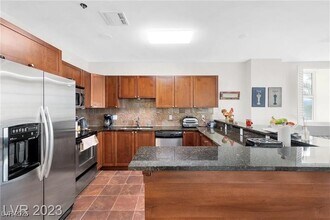 Building Photo - 2405 W Serene Ave