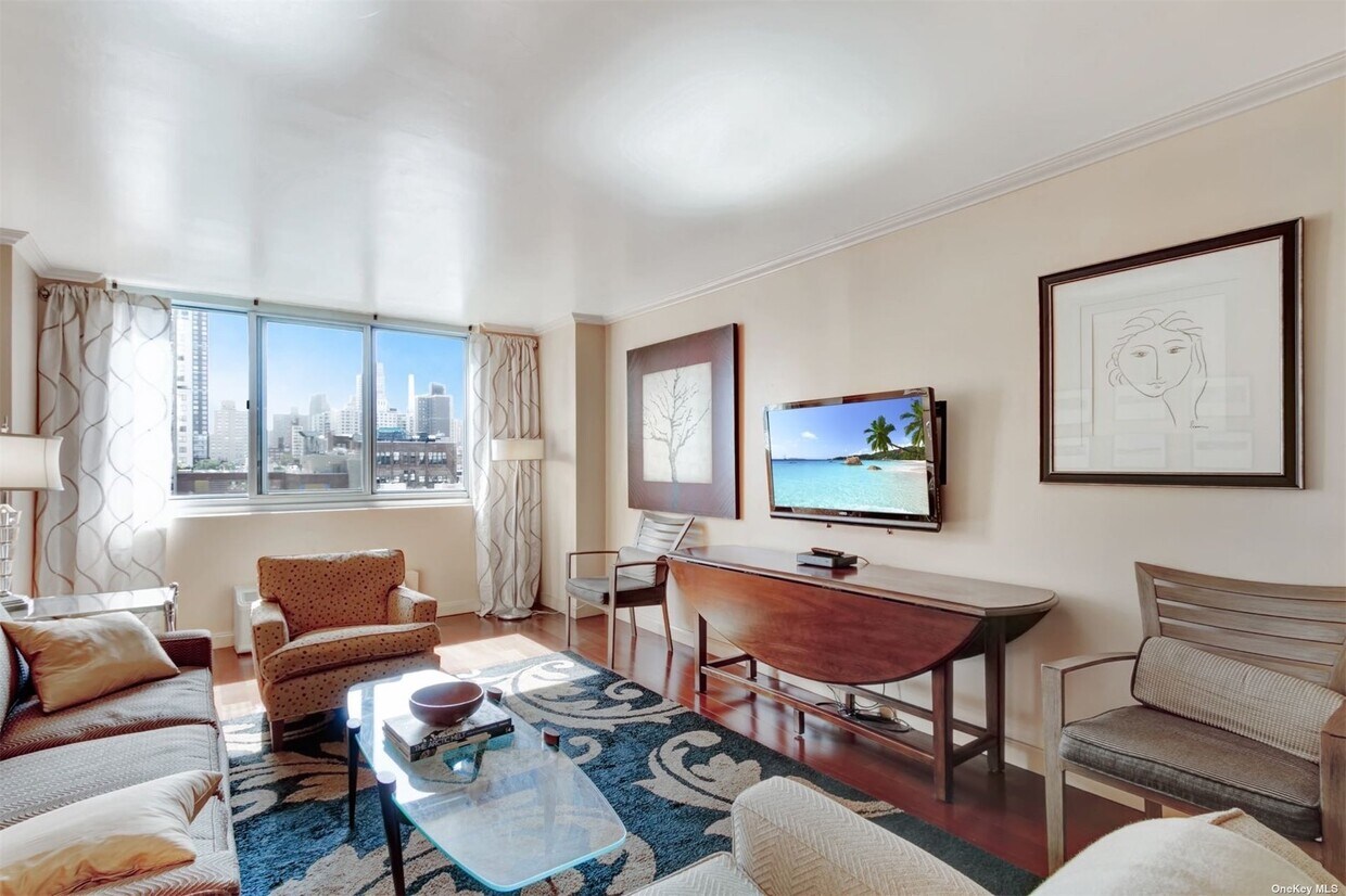 Foto principal - 345 E 93rd St