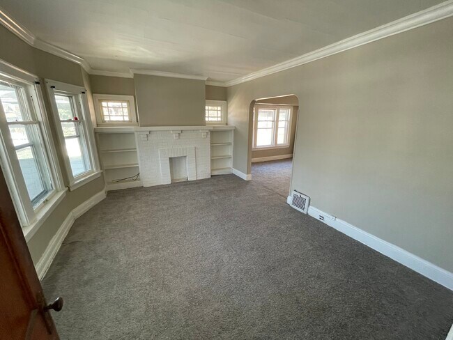 Building Photo - 913 Helmsdale Rd
