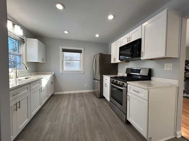 Foto del edificio - 807 Elm Ave