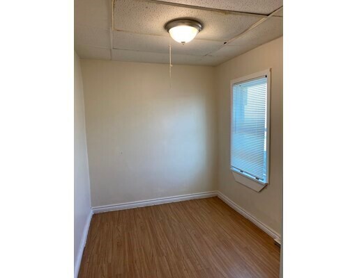 Foto del edificio - 559 Broadway St